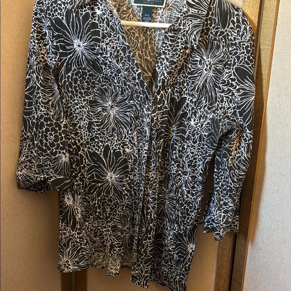 Karen Scott Black and White Floral Button-Down Blouse Petite Large